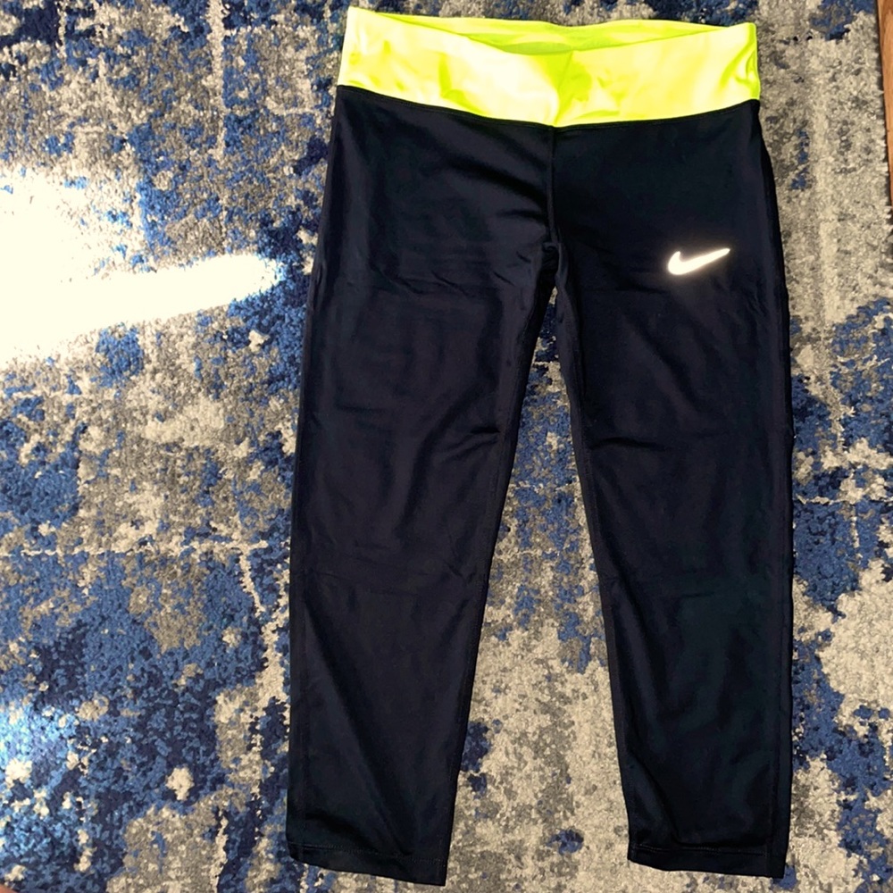 Nike dri-fit cropped leggings with back zippered pocket